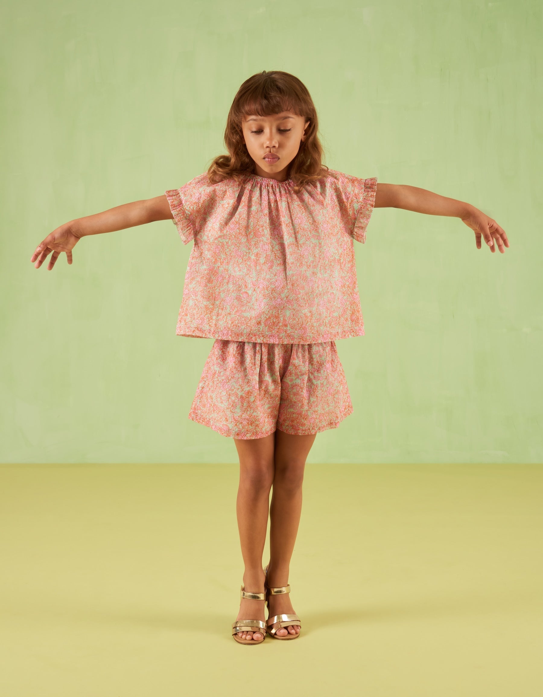 Bazar Ruffle Short Sleeve Blouse with All Over Floral