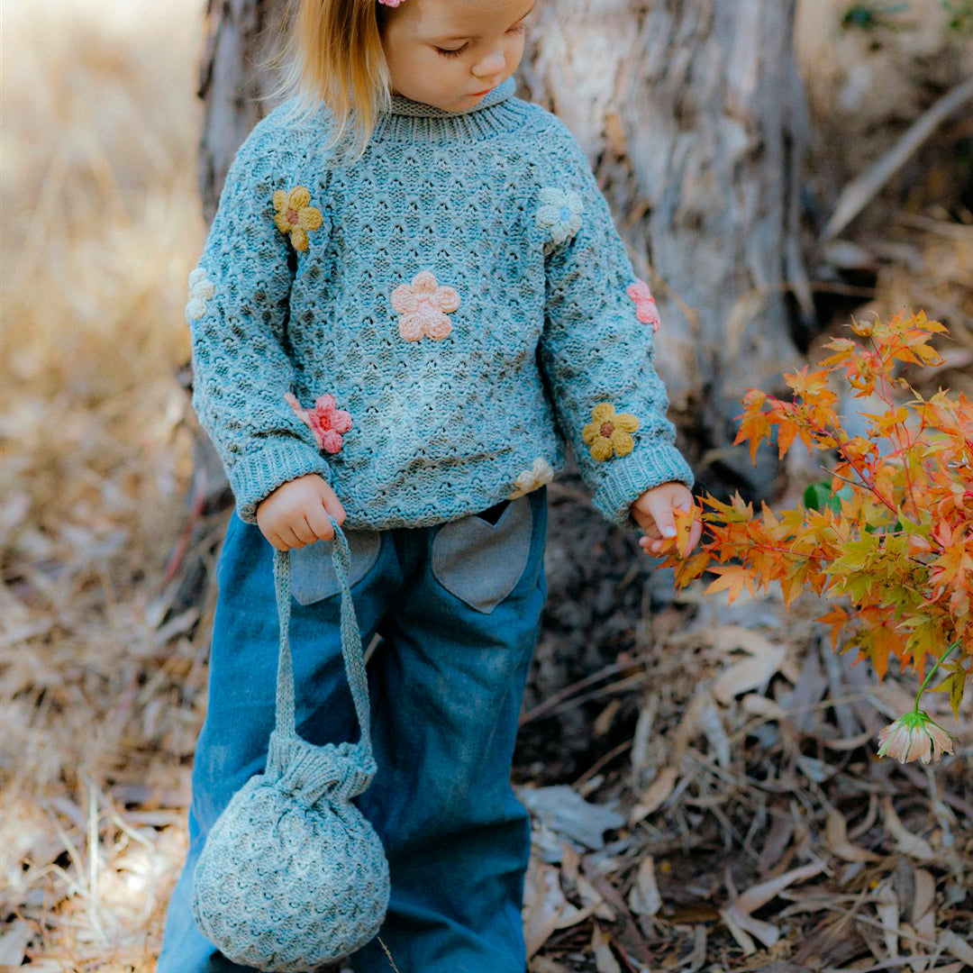 Wildwawa_JARDIN__SWEATER_dusty_blue_model